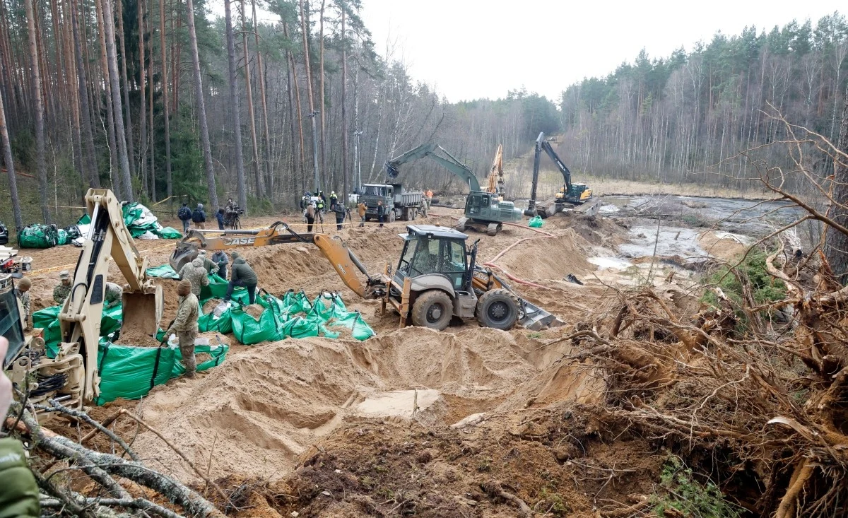 Wydobyto zaginiony pojazd armii USA Wydobyto zaginiony pojazd armii USA