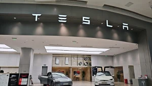 Tesli szkodzi polityka i chińska konkurencja.