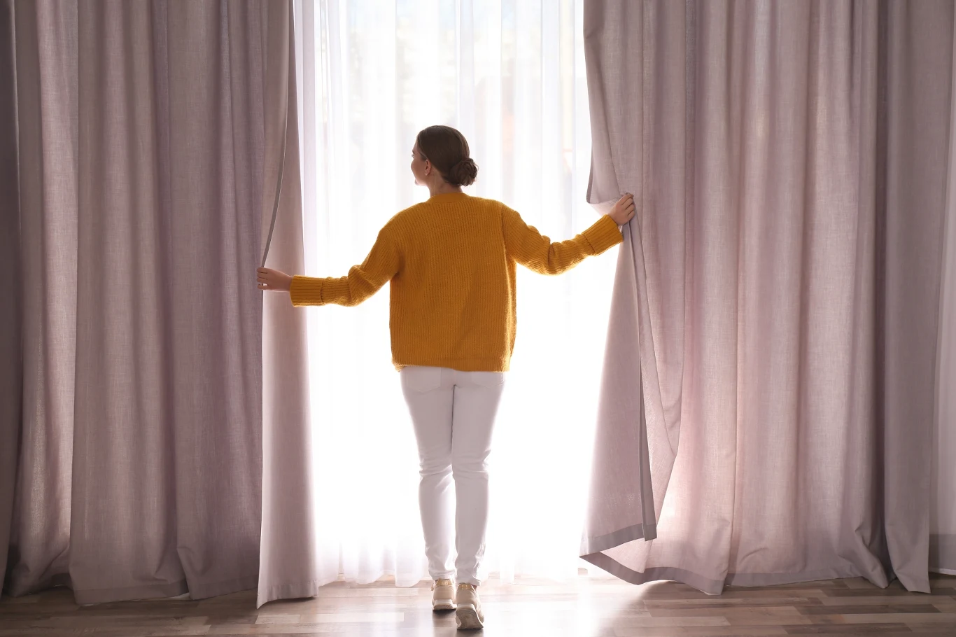 Co zamiast zasłon? Coraz większą popularnością cieszą się inne rozwiązania. Wprowadzają nowoczesność i funkcjonalność do wnętrza. Co zamiast zasłon? Coraz większą popularnością cieszą się inne rozwiązania. Wprowadzają nowoczesność i funkcjonalność do wnętrza.