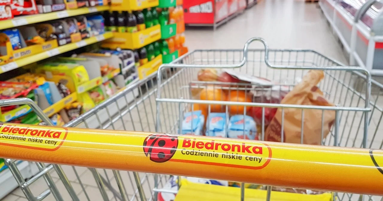 Poniedziałek, który przejdzie do historii! Biedronka ogłosiła hitowe promocje i rozdaje produkty za grosze! Poniedziałek, który przejdzie do historii! Biedronka ogłosiła hitowe promocje i rozdaje produkty za grosze!