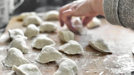 Ciasto na pierogi wyjdzie idealne, jeśli dodamy do niego pewien składnik