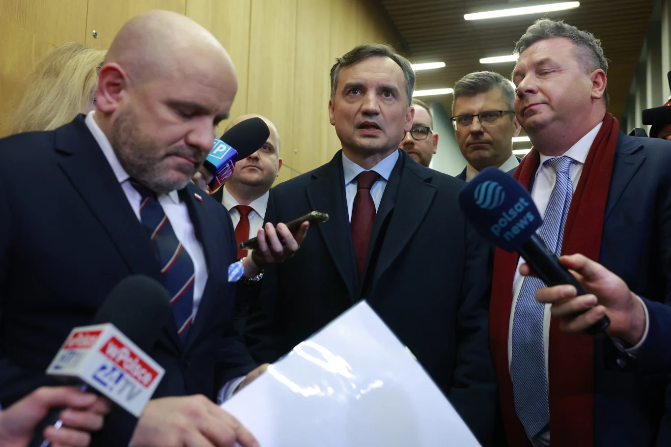 Zbigniew Ziobro podczas próby doprowadzenia na przesłuchanie komisji śledczej ds. Pegasusa 31 stycznia 2025 roku Zbigniew Ziobro podczas próby doprowadzenia na przesłuchanie komisji śledczej ds. Pegasusa 31 stycznia 2025 roku