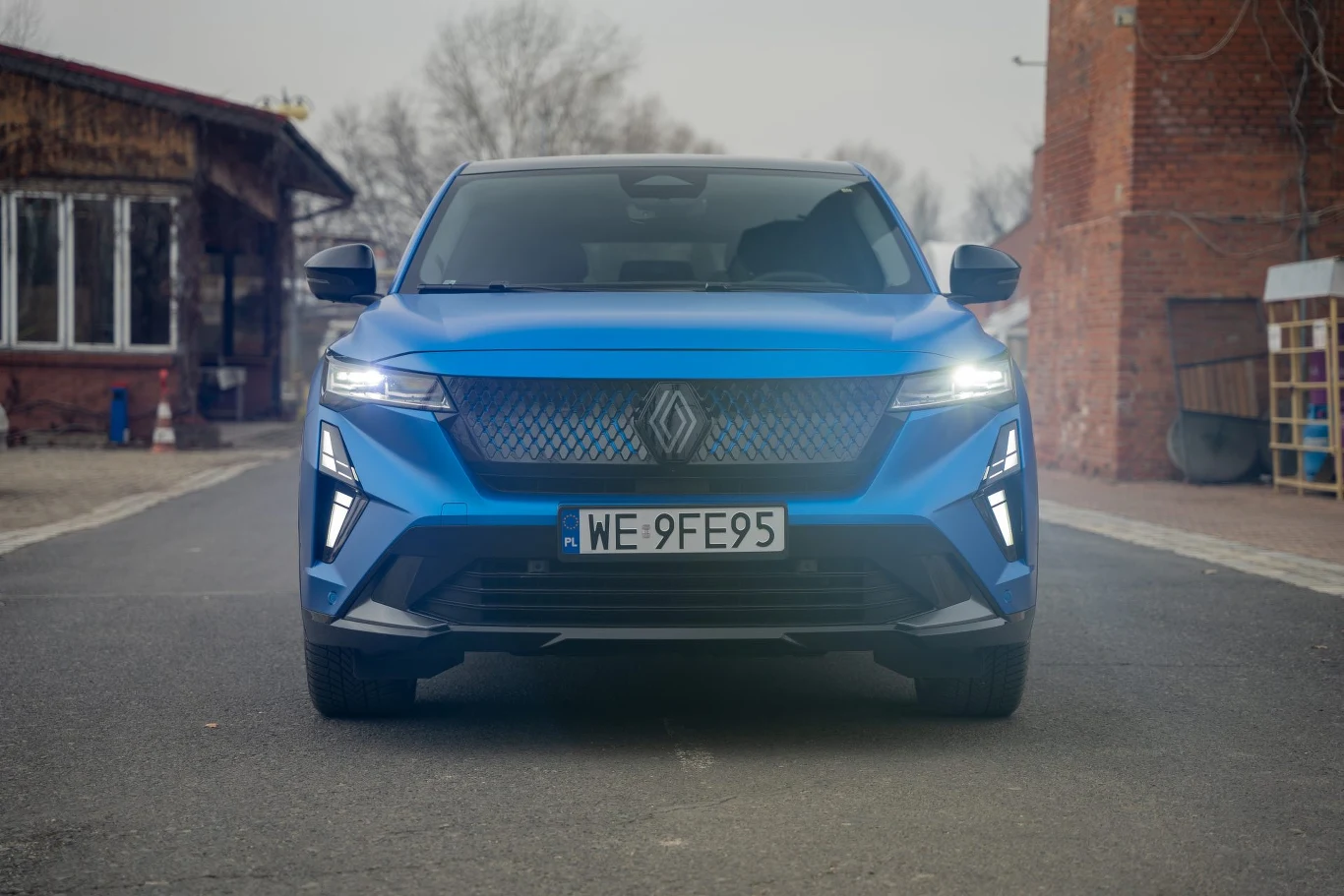 Nadwozie Renault Rafale może pokrywać niebieski lakier z satynowym wykończeniem Renault Rafale - widok z przodu