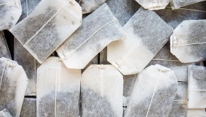 Ten trik ratuje śmierdzące buty. Działa lepiej niż drogie preparaty