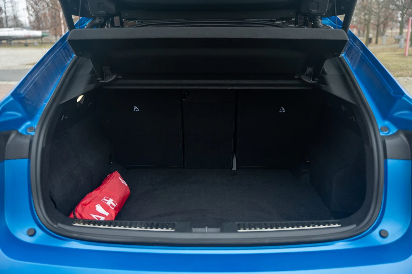 W najmocniejszej wersji nie mamy do dyspozycji dodatkowego schowka pod podłogą Bagażnik Renault Rafale