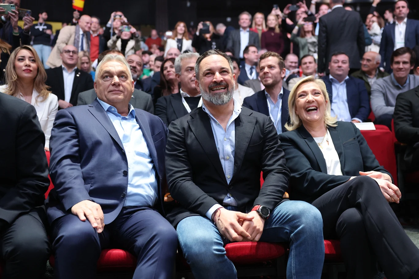 Viktor Orban, Santiago Abascal i Marine Le Pen podczas tegorocznego szczytu europejskiej prawicy w Madrycie Viktor Orban, Santiago Abascal i Marine Le Pen podczas tegorocznego szczytu europejskiej prawicy w Madrycie