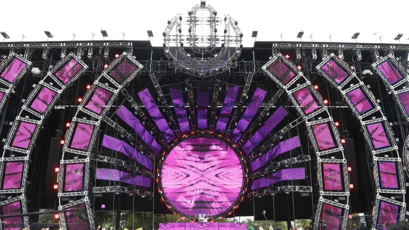 Ultra Music Festival przerwany ze względu na trudne warunki pogodowe Ultra Music Festival przerwany ze względu na trudne warunki pogodowe