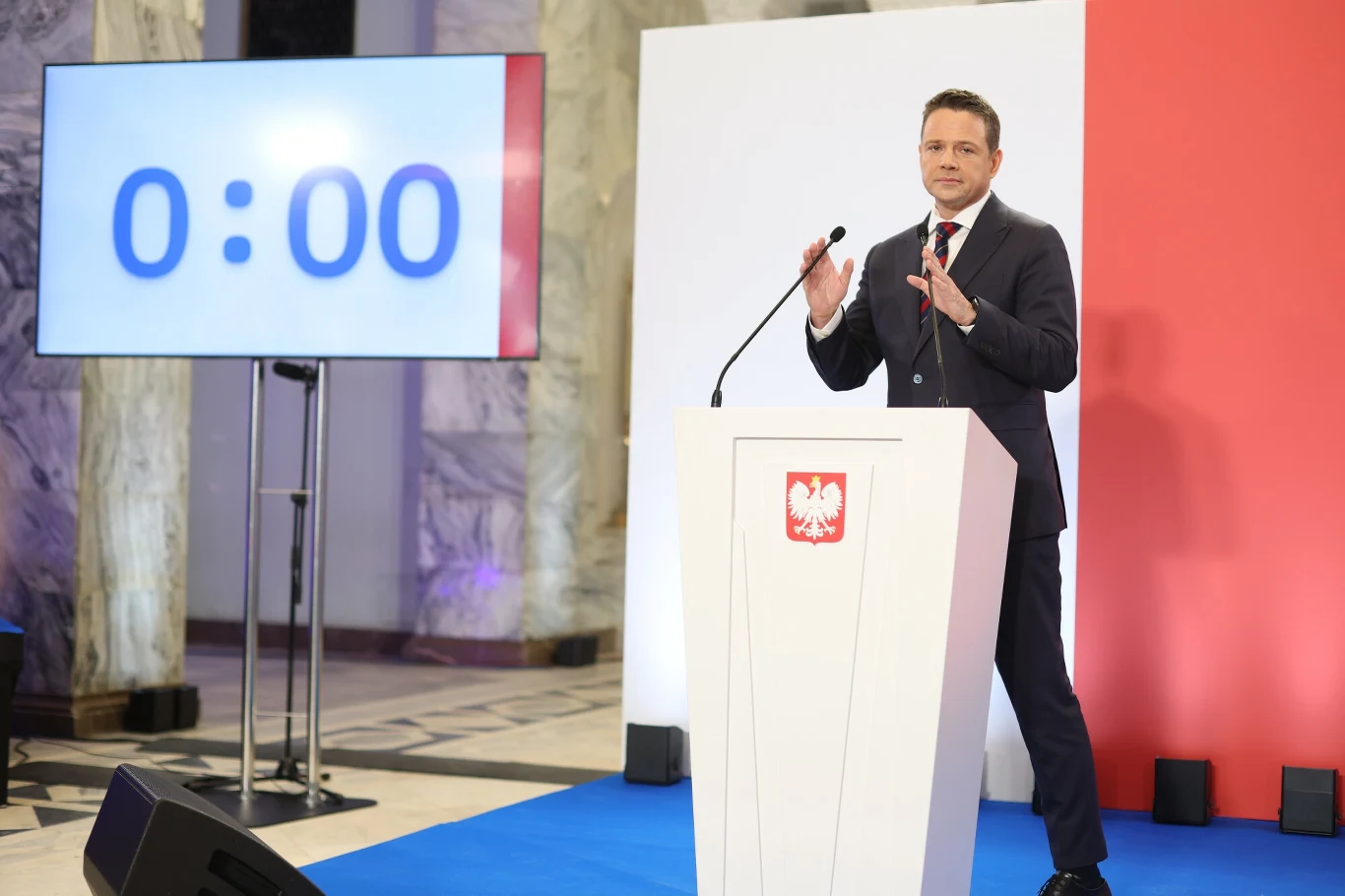 Rafał Trzaskowski na konferencji uderzył w Adama Glapińskiego i wskazał, że prezes NBP nie powinien tak dużo zarabiać Rafał Trzaskowski na konferencji uderzył w Adama Glapińskiego i wskazał, że prezes NBP nie powinien tak dużo zarabiać