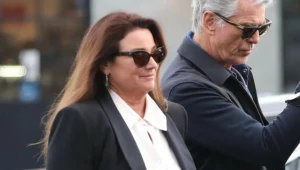 Pierce Brosnan i Keely Shaye Smith