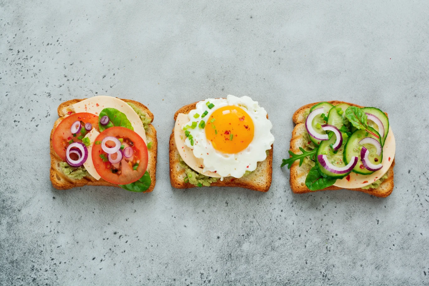 Twoje dziecko lubi tosty? Pamiętaj, że kluczowe są zdrowe dodatki i stopień przypieczenia pieczywa.