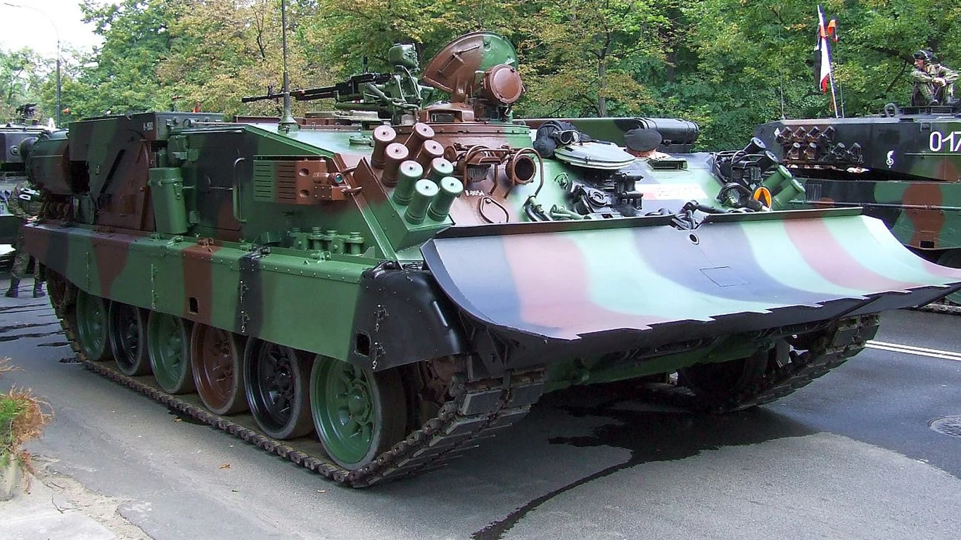 Cenne polskie pojazdy WZT-3M widziano na froncie w Ukrainie Cenne polskie pojazdy WZT-3M widziano na froncie w Ukrainie