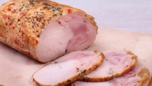 Moja teściowa na Wielkanoc robi taką szynkę. Warto zacząć wcześniej, ale jest warta zachodu