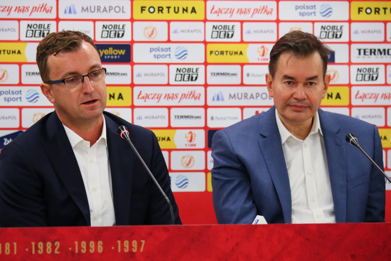 Tomasz Stamirowski (z prawej) odsprzedał większosć udziałów w Widzewie Robertowi Dobrzyckiemu Tomasz Stamirowski (z prawej) odsprzedał większosć udziałów w Widzewie Robertowi Dobrzyckiemu