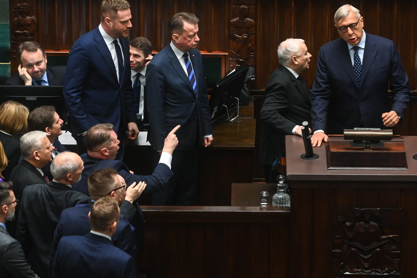 Roman Giertych i Jarosław Kaczyński. Awantura w Sejmie Roman Giertych i Jarosław Kaczyński. Awantura w Sejmie