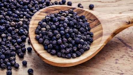 Jest intensywny, głęboki, lekko pikantny, ale przede wszystkim – dymny. Wędzony pieprz czarny to przyprawa z charakterem.