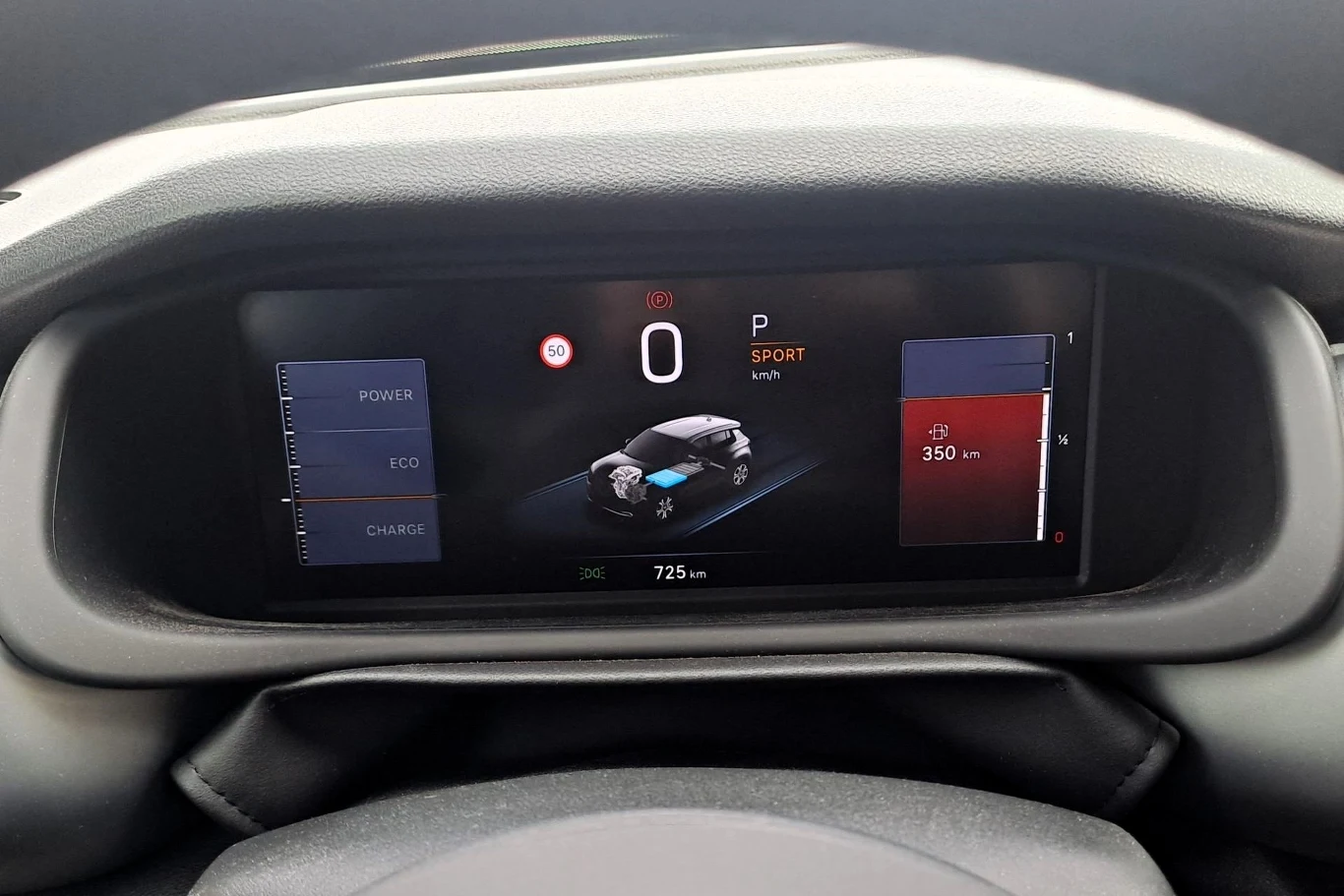 Wyświetlacz wskaźników Jeepa Avengera 4xe ma 10,25 cala.