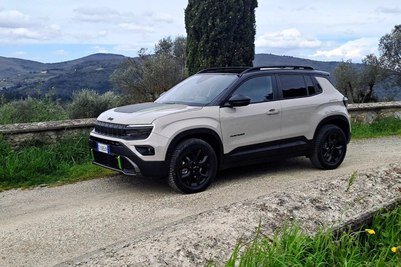 Jeep Avenger rozpędza się do 100 km/h w 9,5 sekundy. Prędkość maksymalna wynosi 194 km/h.