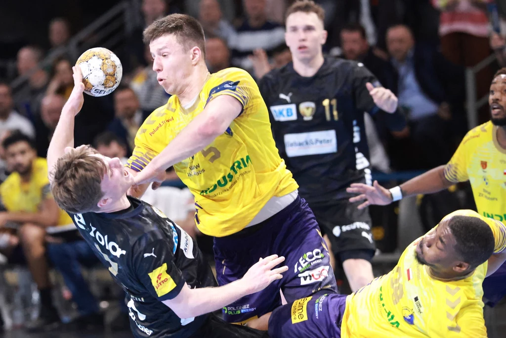 Michał Olejniczak w obronie Michał Olejniczak w obronie