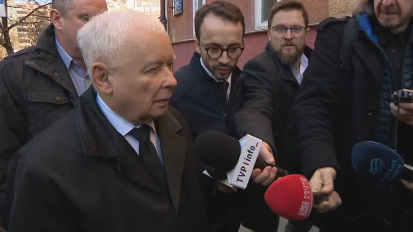 Jarosław Kaczyński stawił się na przesłuchanie w prokuraturze Jarosław Kaczyński stawił się na przesłuchanie w prokuraturze