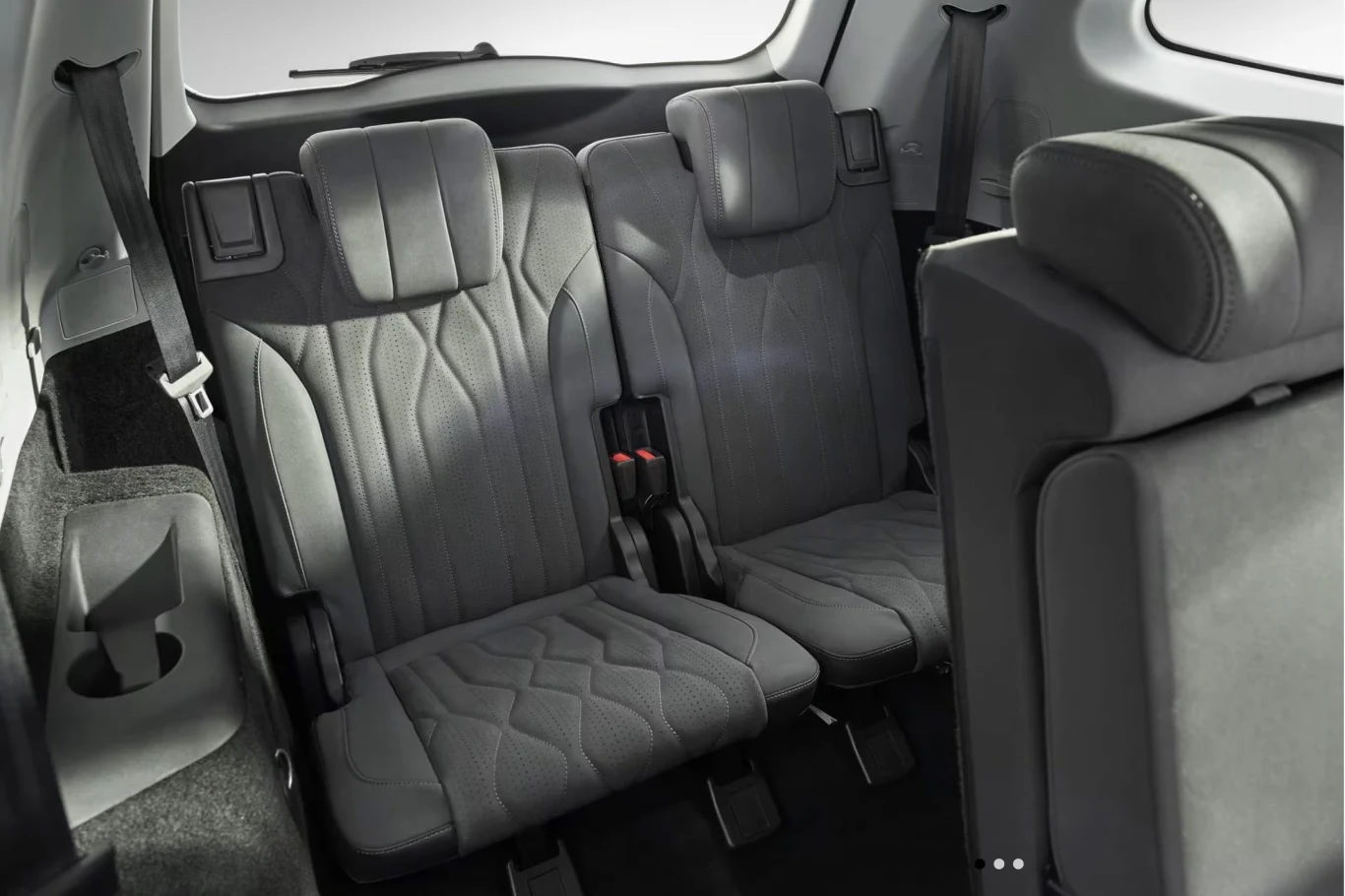 Wnętrze Chery Tiggo 8 - widok na fotele w trzecim rzędzie