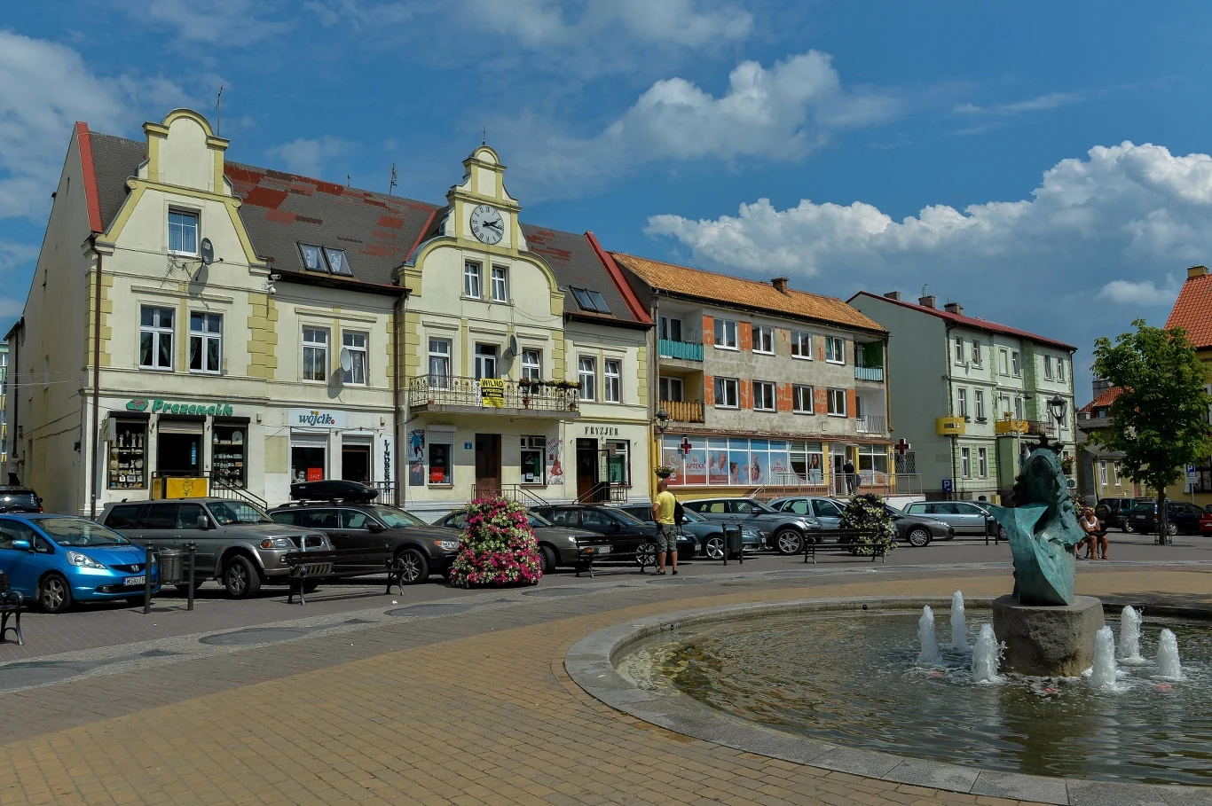 Mikołajki zachwycają malowniczymi krajobrazami, a także zabytkami i przyjazną atmosferę. Jest tutaj co robić i gdzie spacerować.