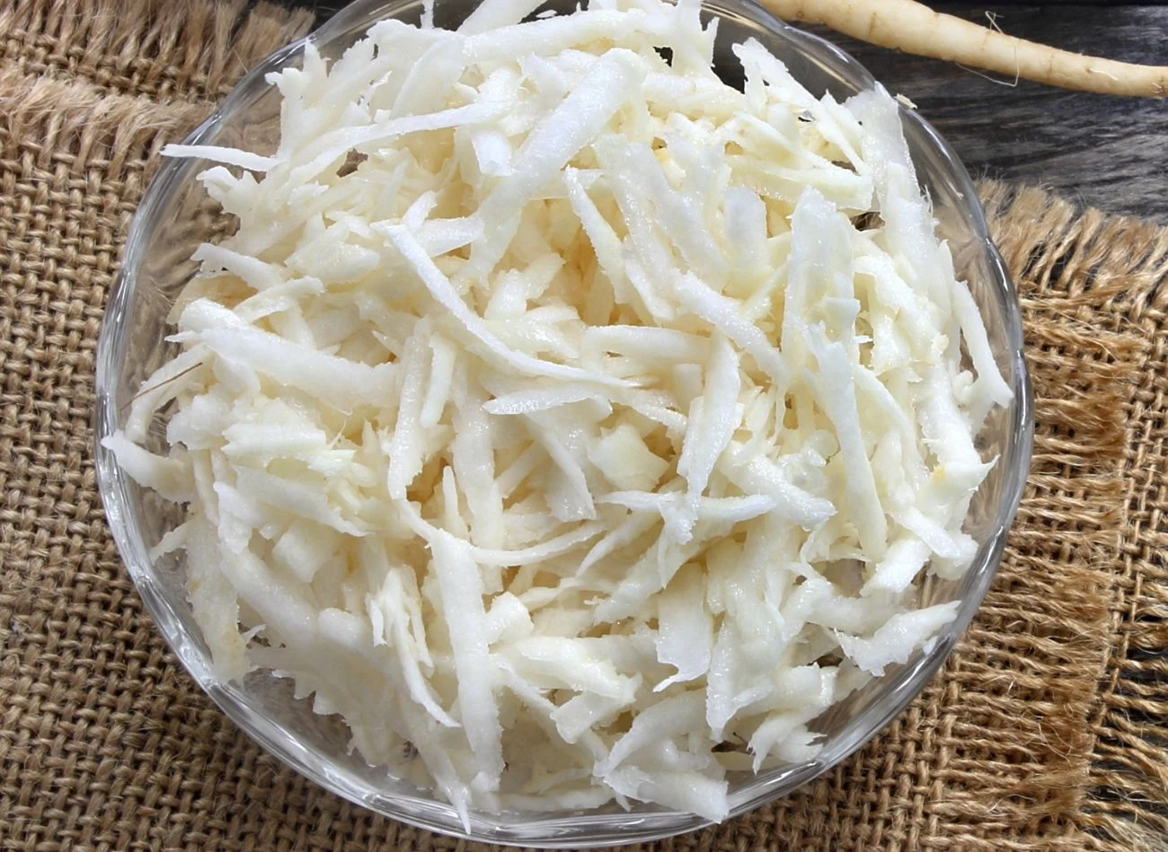 Korzeń pietruszki ma charakterystyczny smak i mnóstwo wartości odżywczych. Korzeń pietruszki ma charakterystyczny smak i mnóstwo wartości odżywczych.
