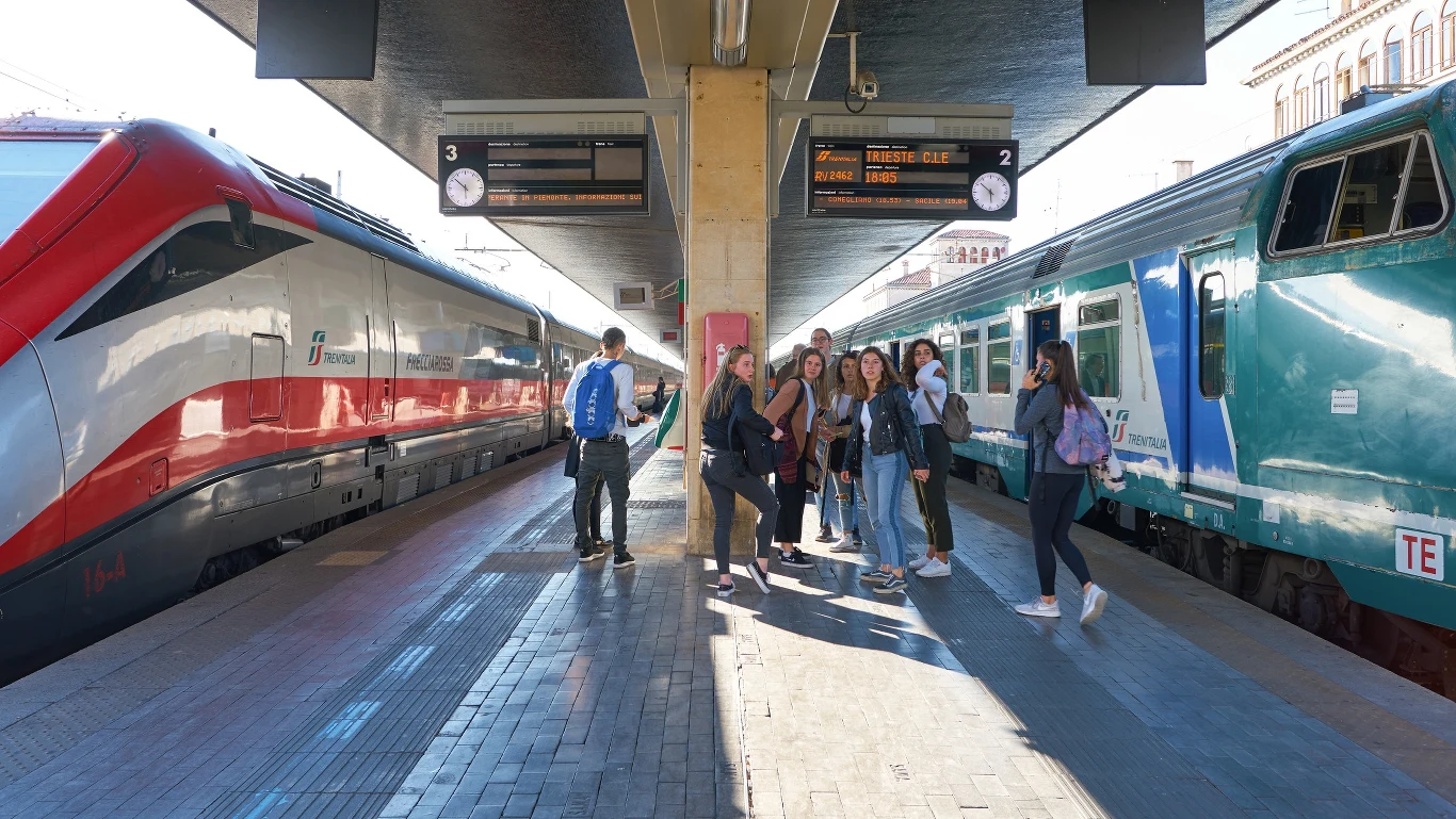 Komisja Europejska rozda 36 tys. młodych osób darmowe bilety na podróże po Europie Komisja Europejska rozda 36 tys. młodych osób darmowe bilety na podróże po Europie