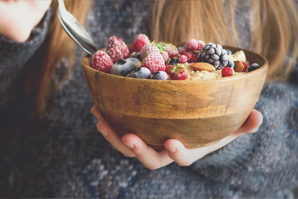 Owoce jagodowe to naprawdę świetny wybór do owsianki Owoce jagodowe to naprawdę świetny wybór do owsianki