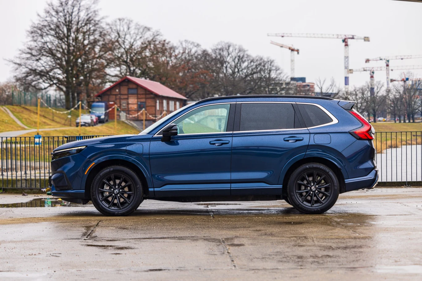 Honda CR-V - widok z boku