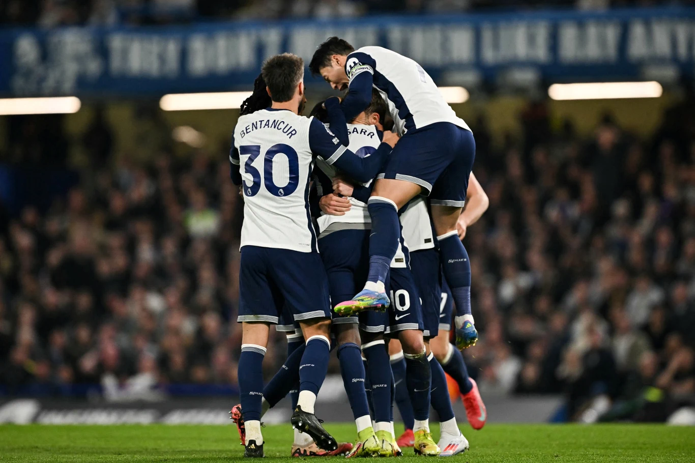 Radość piłkarzy Tottenhamu okazała się przedwczesna Radość piłkarzy Tottenhamu okazała się przedwczesna