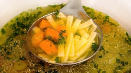 Rosół z kurzych łapek to naturalny sposób dbania o zdrowie skóry i stawów