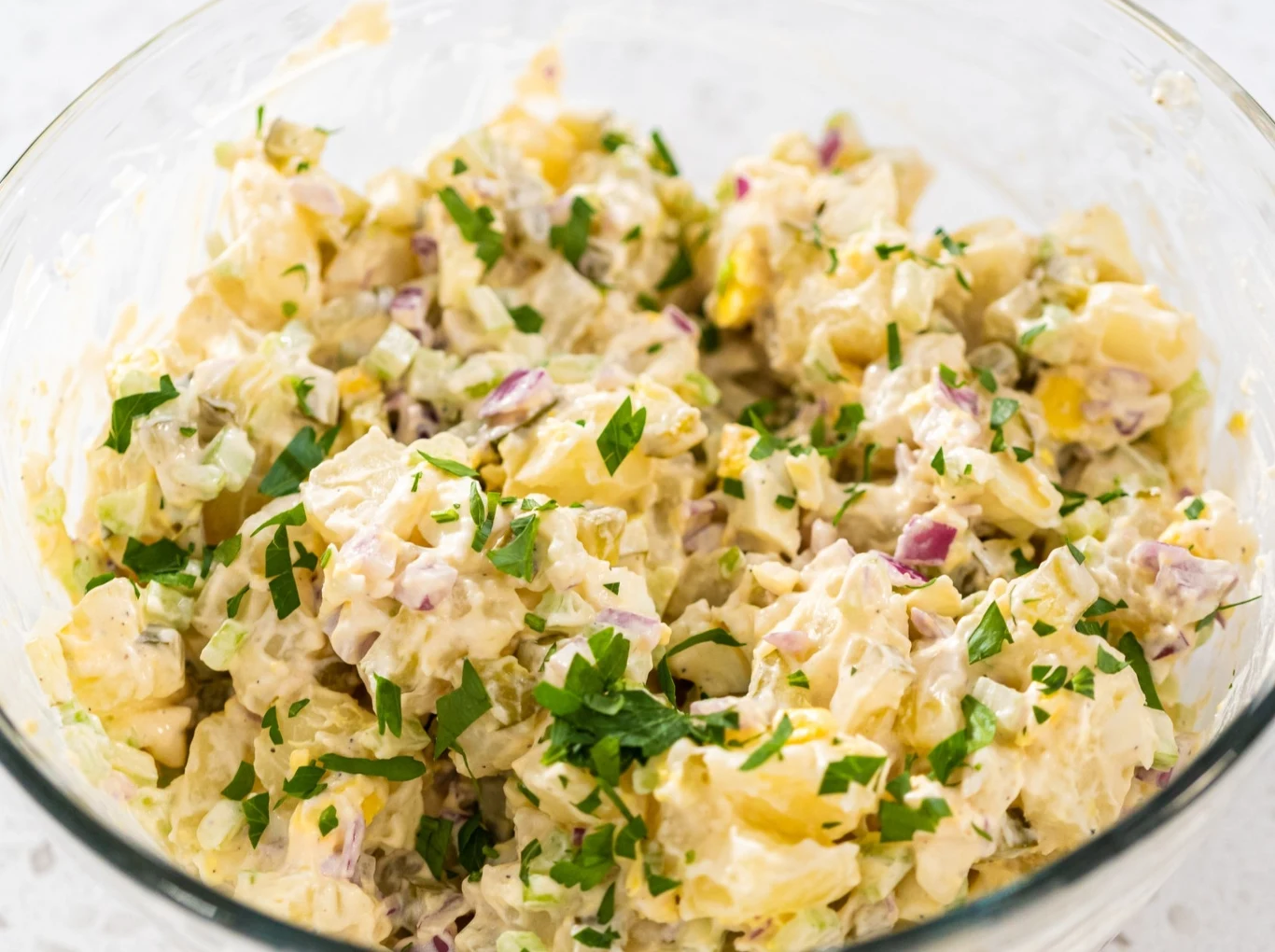 Ta pyszna sałatka sprawdzi się także podczas świąt Ta pyszna sałatka sprawdzi się także podczas świąt