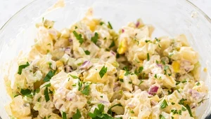 Ta pyszna sałatka sprawdzi się także podczas świąt
