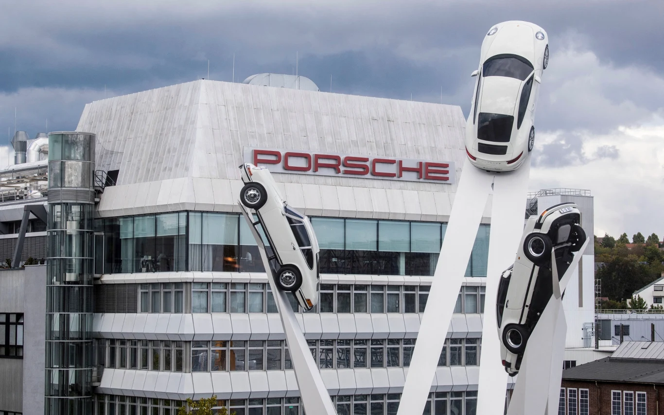 Porsche chce wejść w przemysł zbrojeniowy. 2 mld euro na inwestycje Porsche chce wejść w przemysł zbrojeniowy. 2 mld euro na inwestycje
