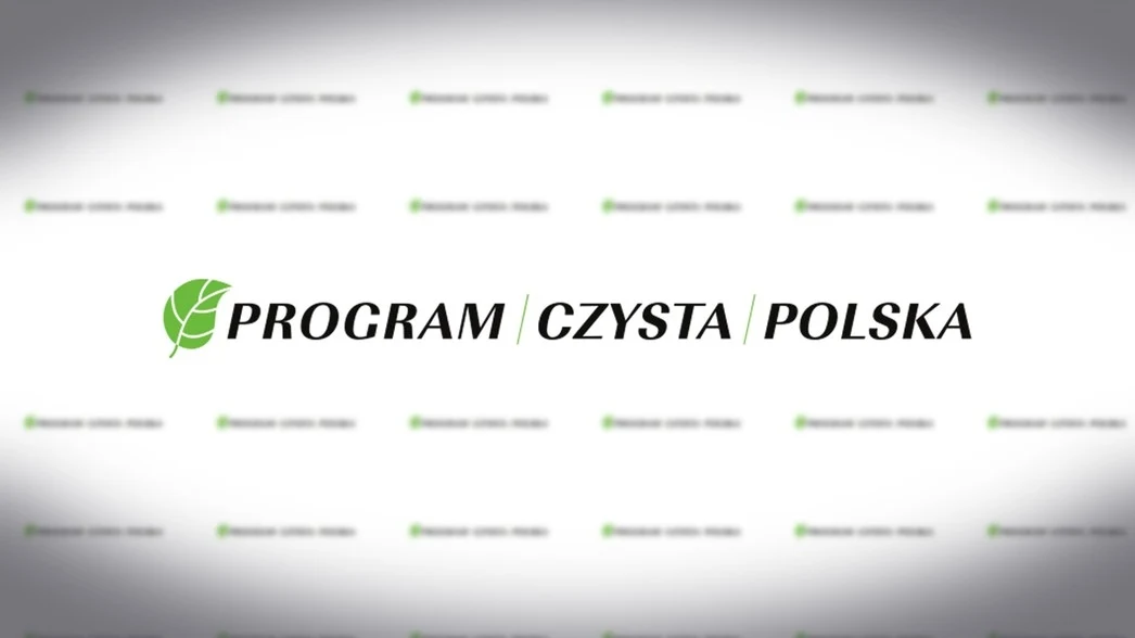 Materiały Stowarzyszenia Logo Programu Czysta Polska z zielonym listkiem i czarnym tekstem na tle białym.
