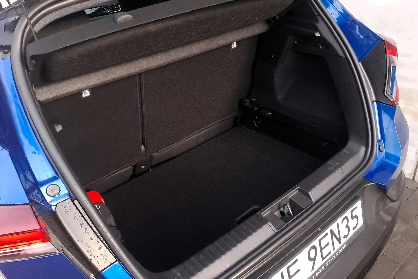 W obu wariantach mocy miękka hybryda oferuje 484 l pojemności bagażnika. W obu wariantach mocy miękka hybryda oferuje 484 l pojemności bagażnika.