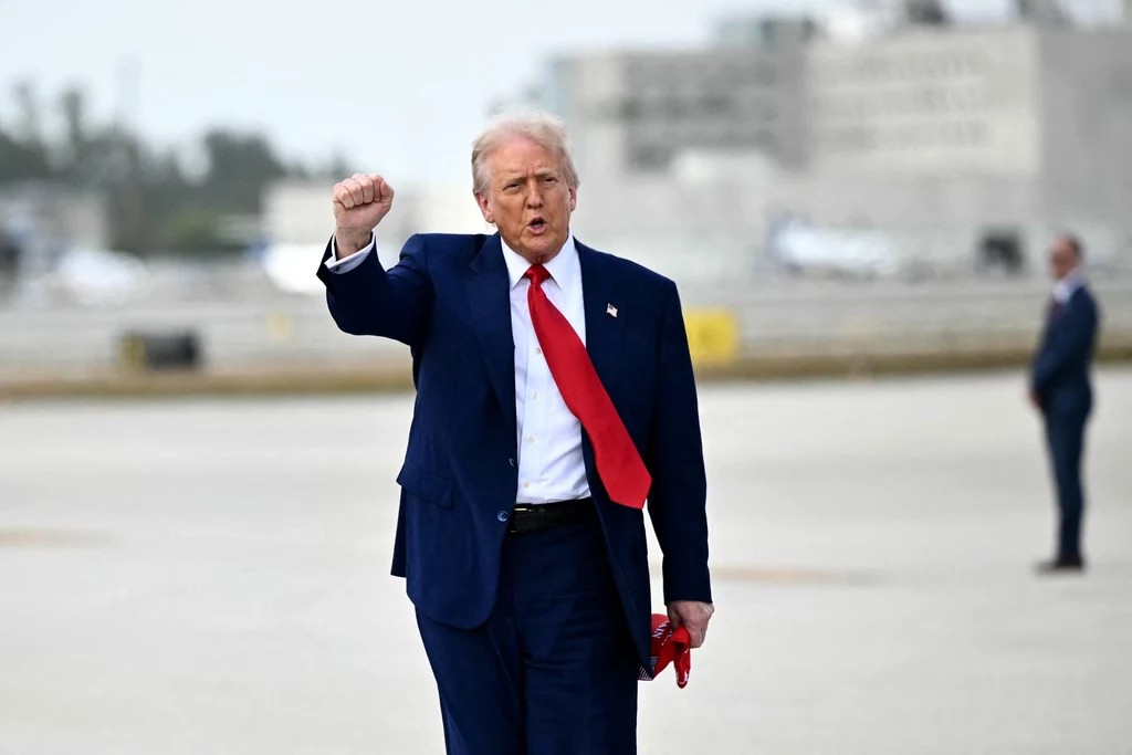 Tuż po północy czasu wschodnioamerykańskiego weszły w życie 10-procentowe cła Donalda Trumpa na niemal wszystkie towary z prawie wszystkich krajów świata