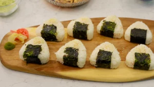 Japońskie trójkąty szczęścia, czyli onigiri z tuńczykiem i inwencją Mateusza Gesslera