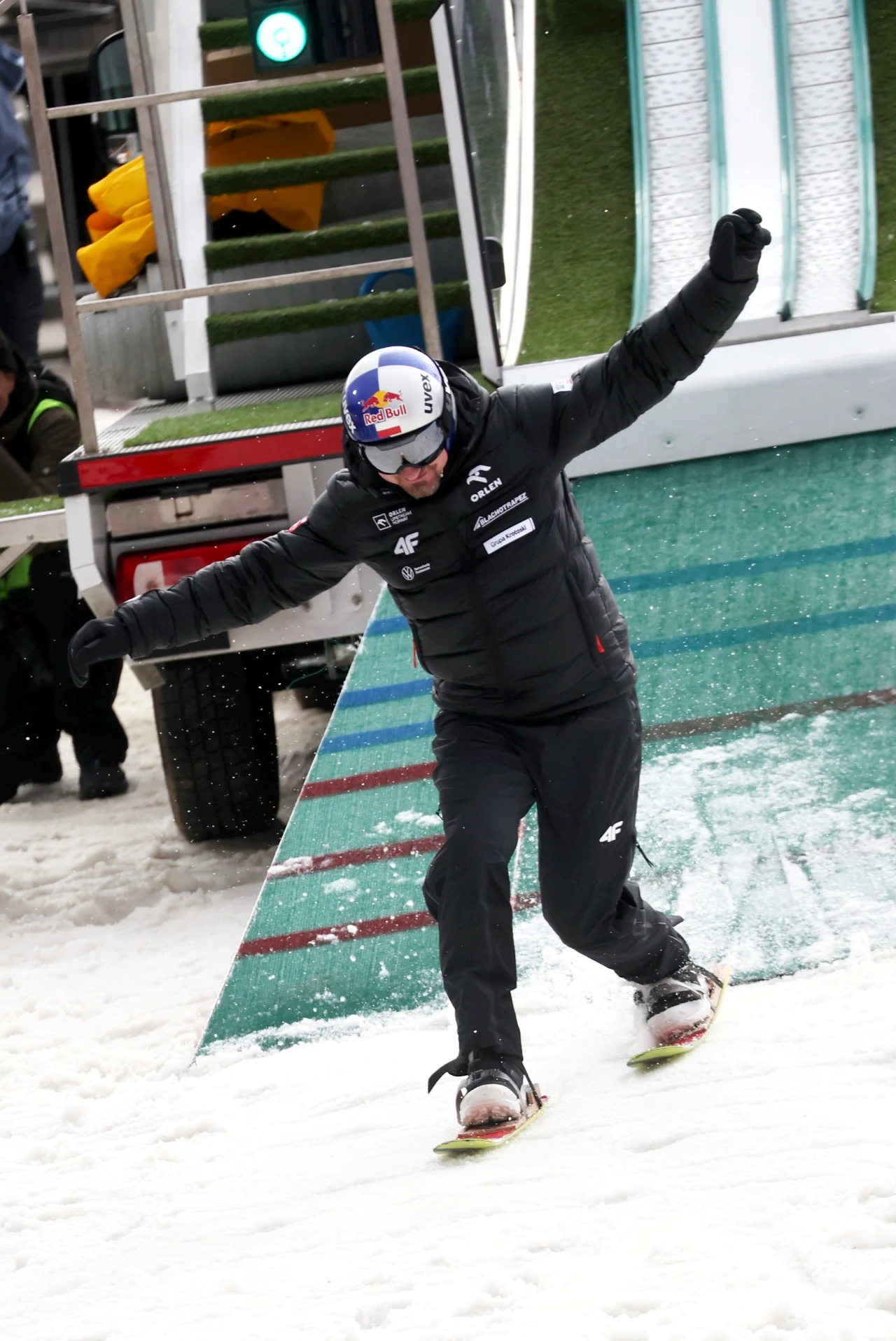 Skok Adama Małysza przez Red Bull Skoki w Punkt