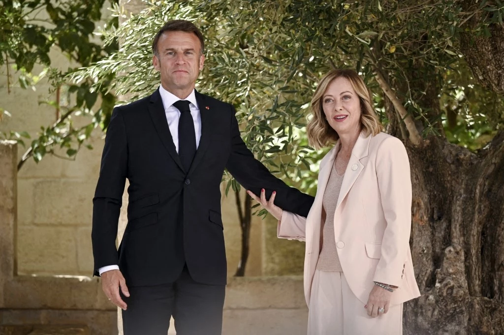Francja i Włochy mają odmienną taktykę. Chodzi o unijną odpowiedź na amerykańskie cła. Na zdj. Emmanuel Macron i Giorgia Meloni Francja i Włochy mają odmienną taktykę. Chodzi o unijną odpowiedź na amerykańskie cła. Na zdj. Emmanuel Macron i Giorgia Meloni