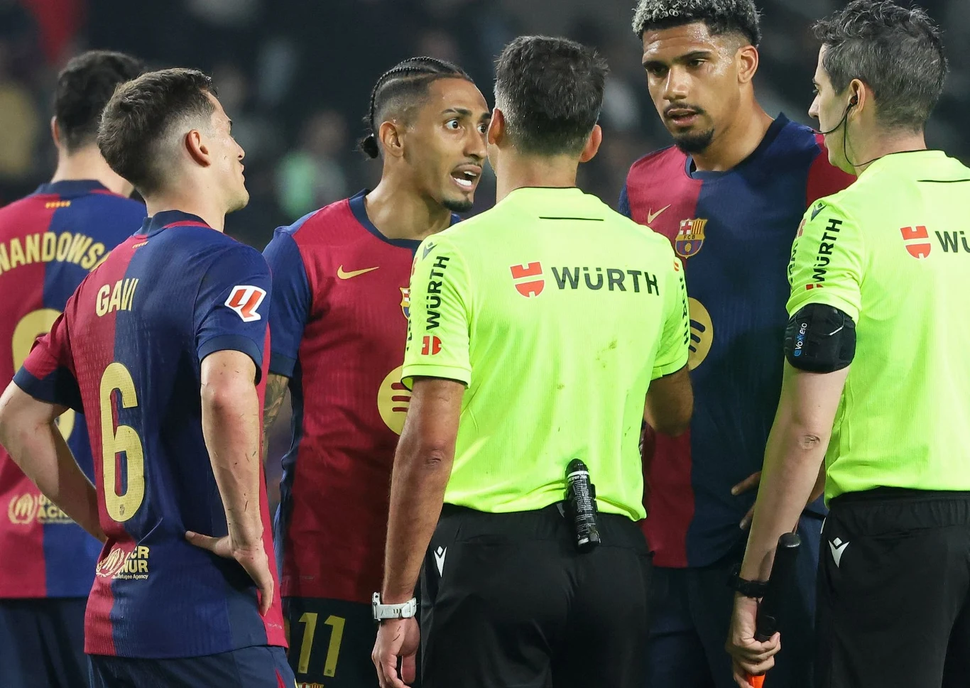 Awantura po meczu FC Barcelona - Betis Sewilla Awantura po meczu FC Barcelona - Betis Sewilla