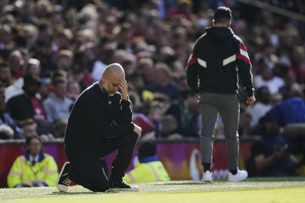 Trenerzy podczas derbów Manchesteru Trenerzy podczas derbów Manchesteru