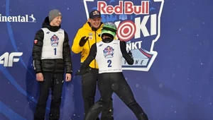 Kacper Tomasiak (pierwszy od lewej). Obok Thomas Morgenstern i Aleksnder Zniszczoł