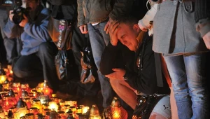 W obliczu skali tragedii, której nie jesteśmy w stanie przetworzyć pojawiają się nie tylko emocje, ale także specyficzne reakcje obronne naszego umysłu 