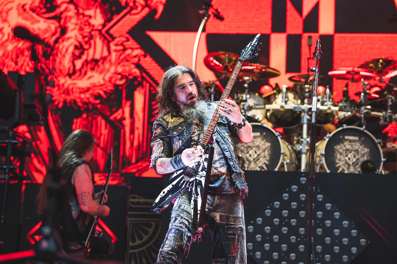 Na czele Machine Head stoi Robb Flynn article cover