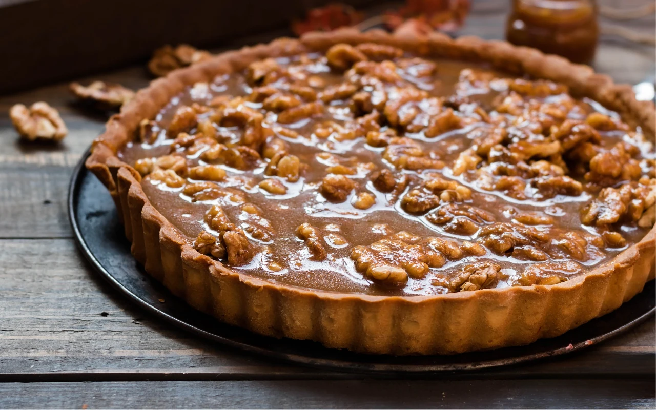 Karmelowa tarta z orzechami
