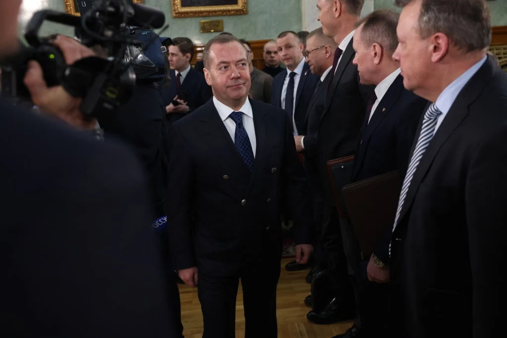 Były prezydent Rosji Dmitrij Miedwiediew z kolejnym absurdalnym wpisem Były prezydent Rosji Dmitrij Miedwiediew z kolejnym absurdalnym wpisem