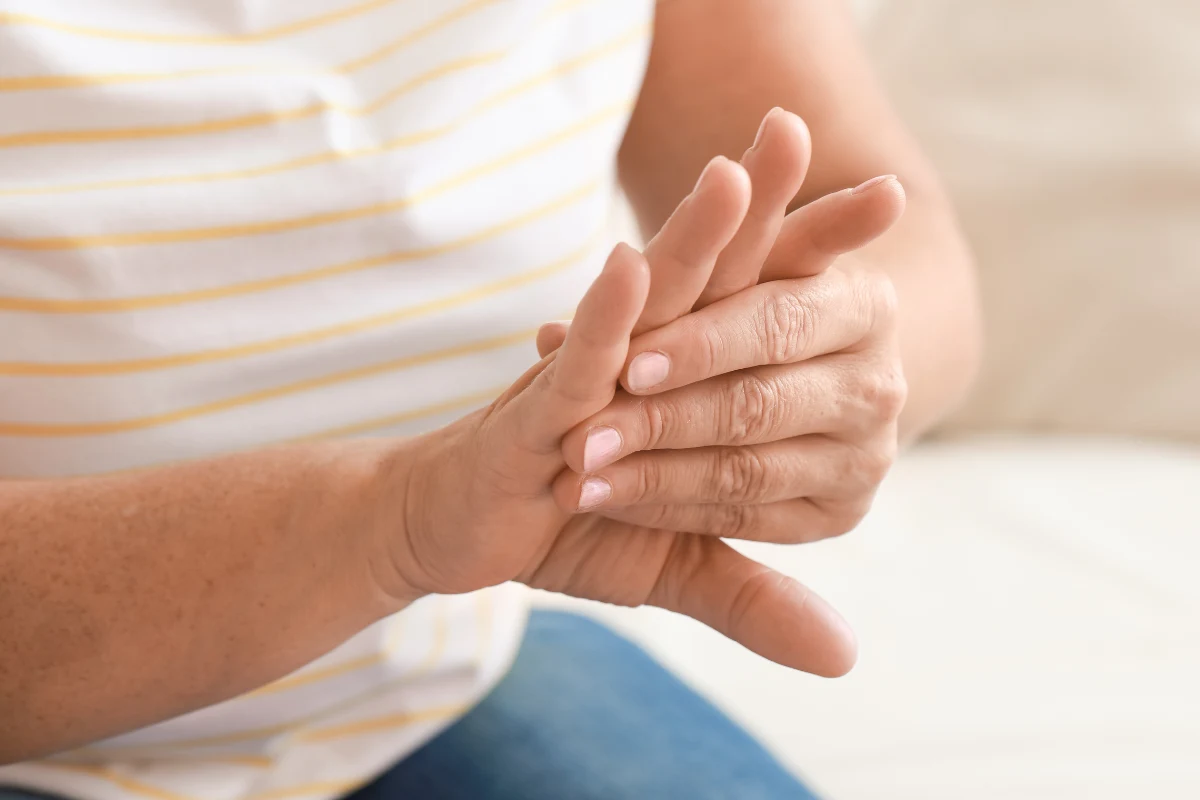 O czym może świadczyć uczucie zimna? Dlaczego ciągle masz zimne dłonie i stopy? Przyczynę pomogą ustalić te badania O czym może świadczyć uczucie zimna? Dlaczego ciągle masz zimne dłonie i stopy? Przyczynę pomogą ustalić te badania