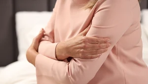 Osoby wychłodzonej nigdy nie należy gwałtownie ogrzewać. Należy robić to stopniowo