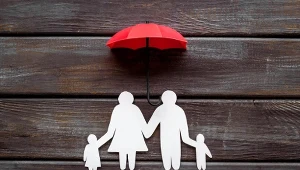 Właściwie dobrana polisa na życie to coś więcej niż dokument – to wsparcie, które daje spokój ducha